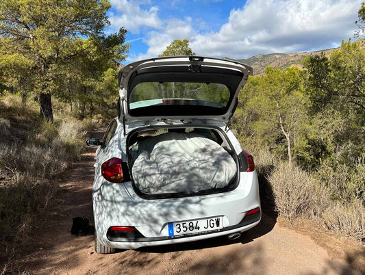 Viajar con una cama plegable en tu coche