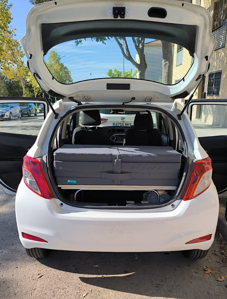 Camperiza tu Toyota Yaris y conviértelo en una cama de coche