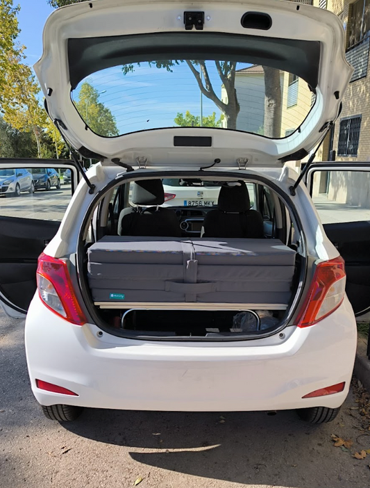 Camperiza tu Toyota Yaris y conviértelo en una cama de coche
