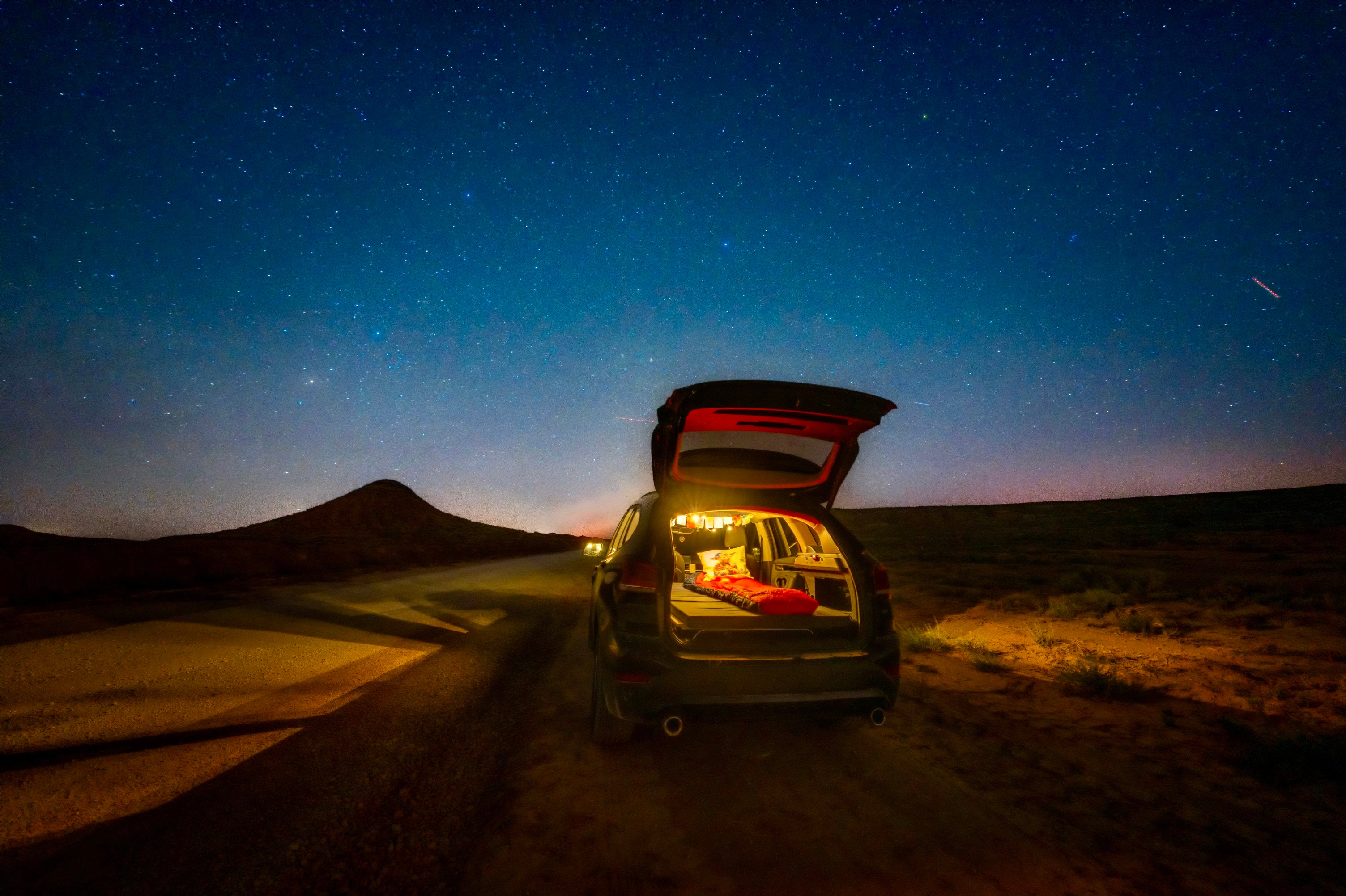 Cama de coche omnity bajo las estrellas